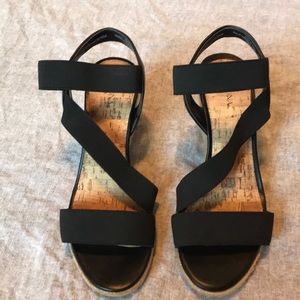 Black strap wedges